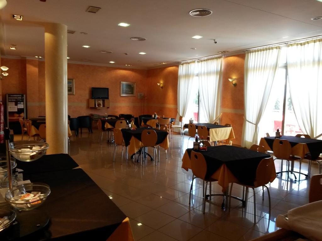 Hotel La Torre Лос-Монтесинос Экстерьер фото